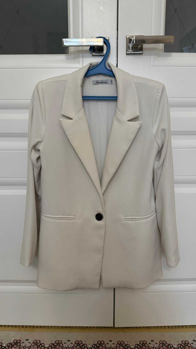 Пиджак молочного цвета