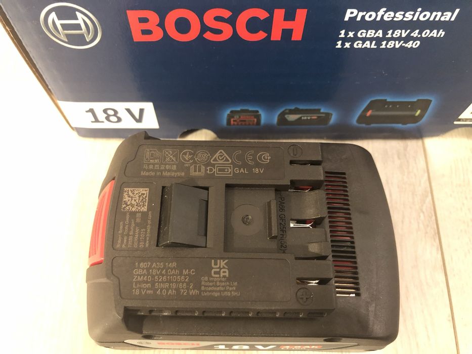 Set Bosch acumulator si incarcator, Li-Ion, 18 V, 4 Ah