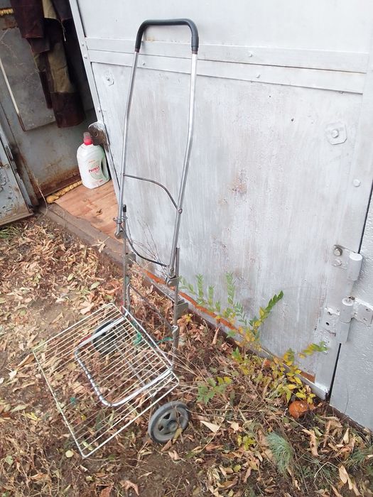 Часы . книги.тележка