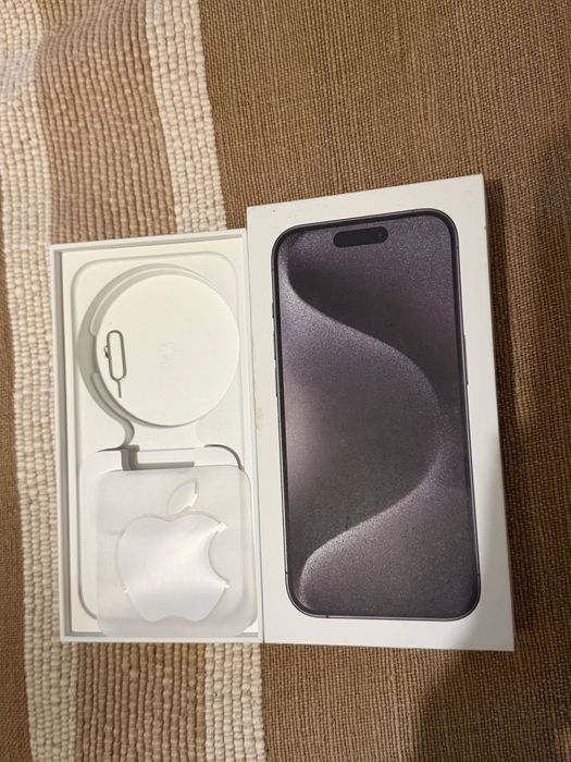 Vând iphone 15 Pro/Negru