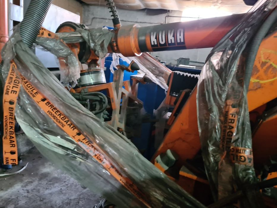 Робот за заваряване КУКА без управление