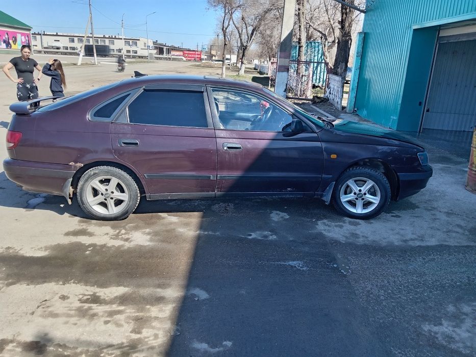 Продам Карину Е 1994