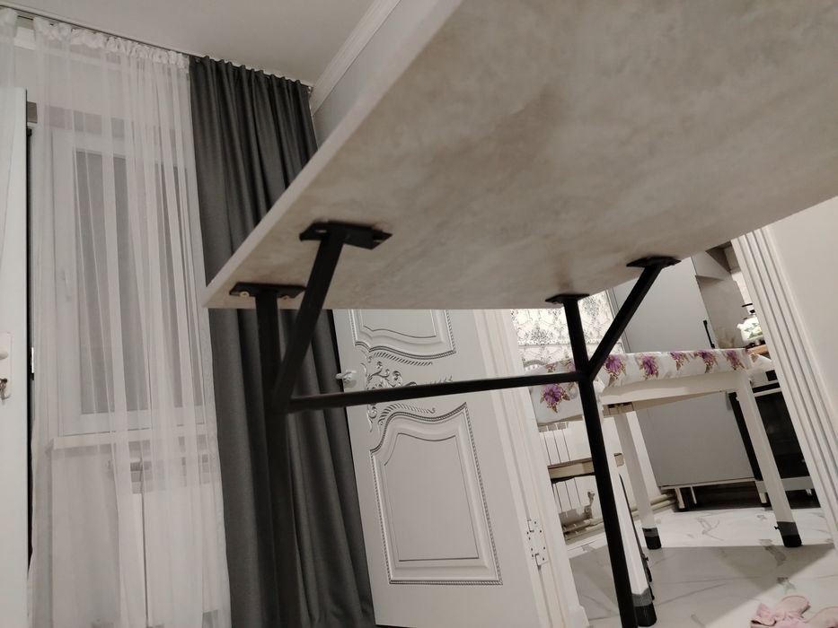 Продам кухонный стол