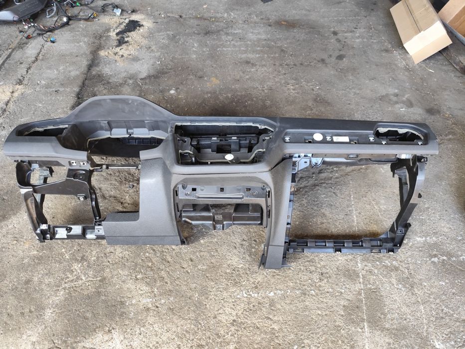 Арматурно табло и пасажерски Аербег за Tiguan 2017/2023 г