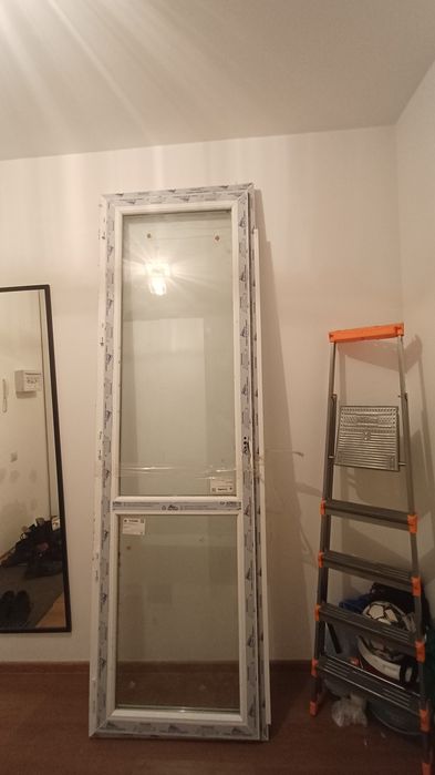 Дверь на балкон  продается самовывоз