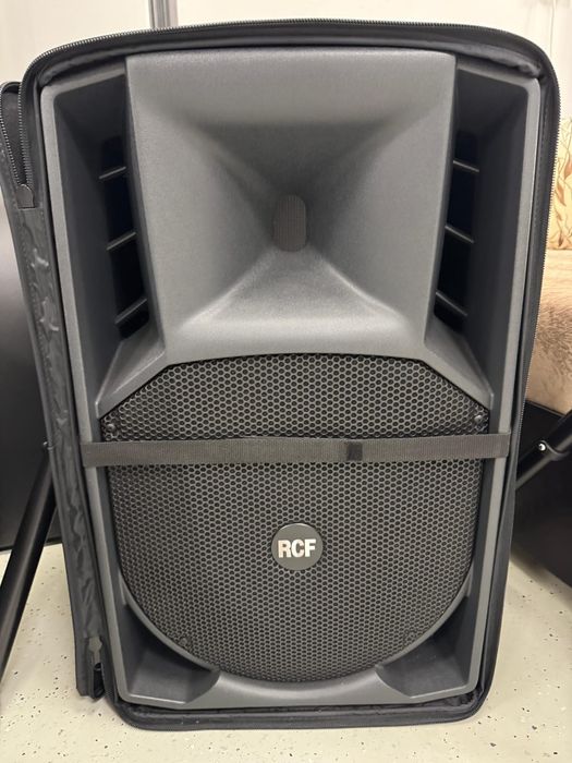 Boxe active marca RCF 745 / 915