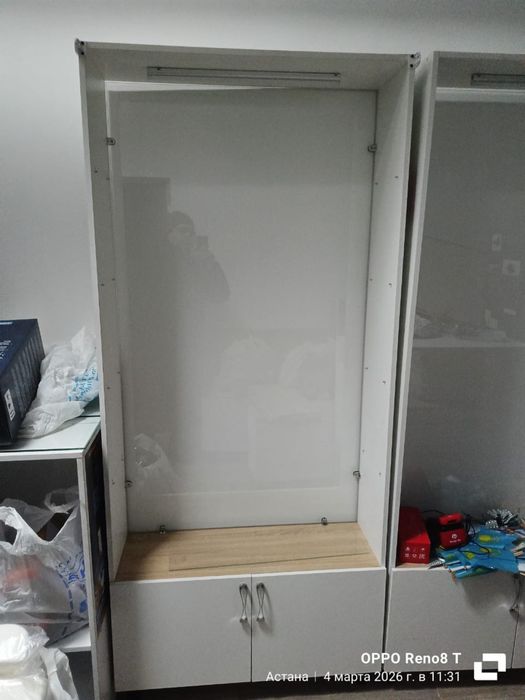 Витрина из мдф и стекла