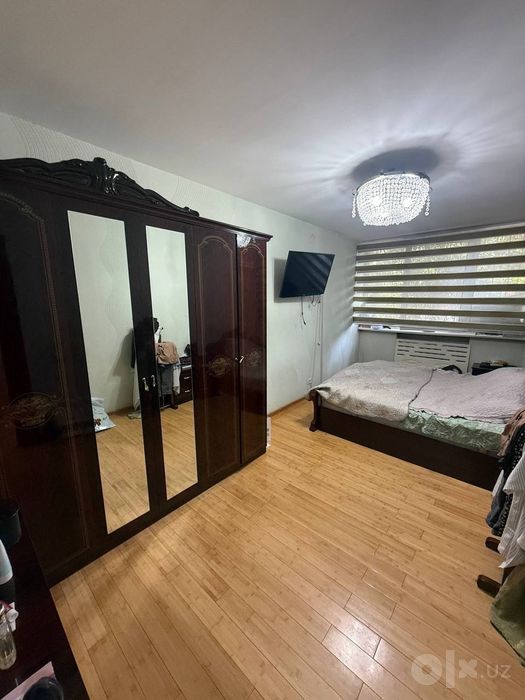 Продается 3 комнатная квартира на Юнусабаде Ц2 ор Алайский 17 школа