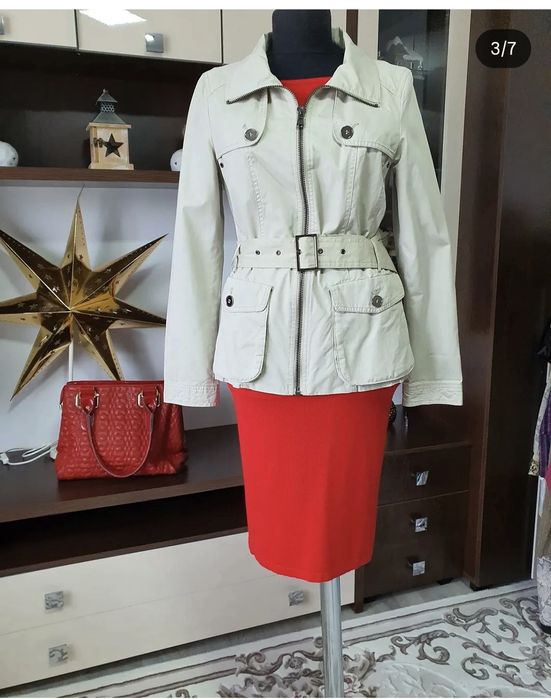 Trench Zara cu curea in talie si buzunare laterale