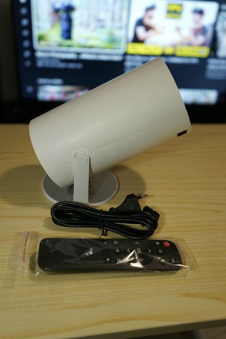 Videoproiector smart portabil HD cu Android 11