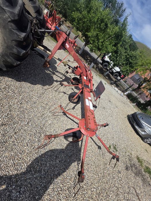 Grebla fella de împrăștiat in tiranti la tractor cu piese originale hidraulică de 5 metri