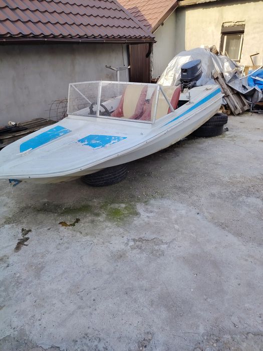 Vand Barca cu motor