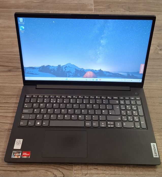 Lenovo V15 | Ryzen 7520 | 16GB DDR5 | 512 SSD | 610M 2GB