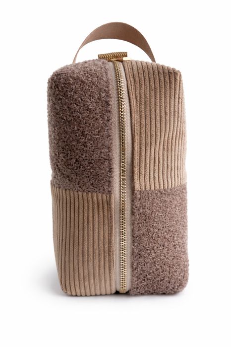 Стилен несесер бежов – мек, модерен дизайн