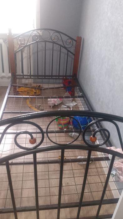 Продам 2 кровати железные