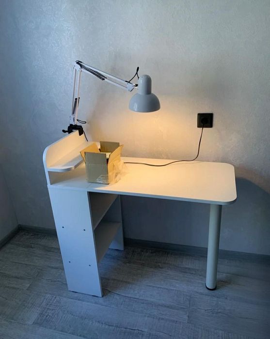 Раскладной маникюрный стол для Вашего бизнеса.  Удобный и компактный