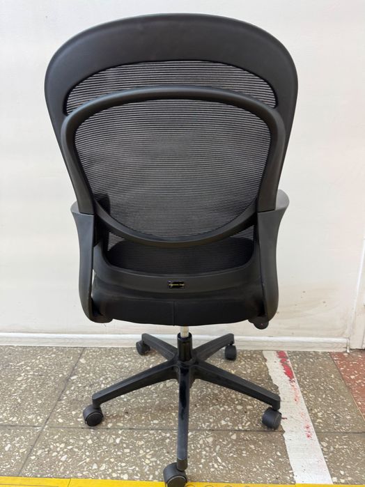 Офисный стул регулируемый