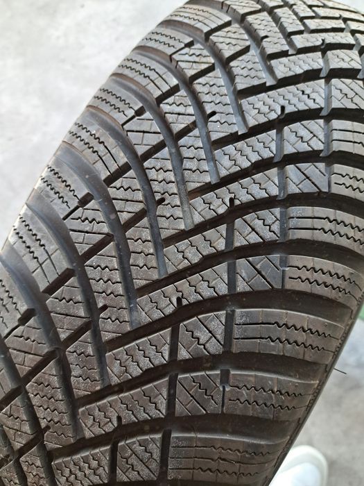 1 anvelopă iarnă 215 65 r16 Hankook