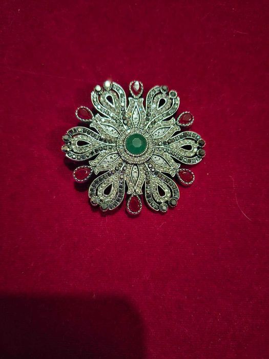 Брошки различни модели