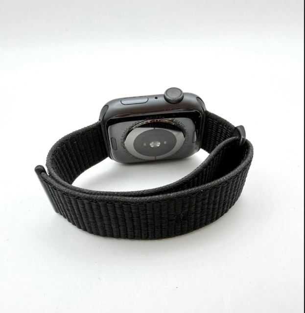 Apple Watch 4 44 мм – Space Grey | GPS | Black Sport Loop