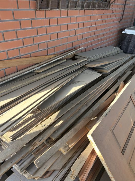 Продам б/у 5 двери, ламинаты и доски самовывоз
