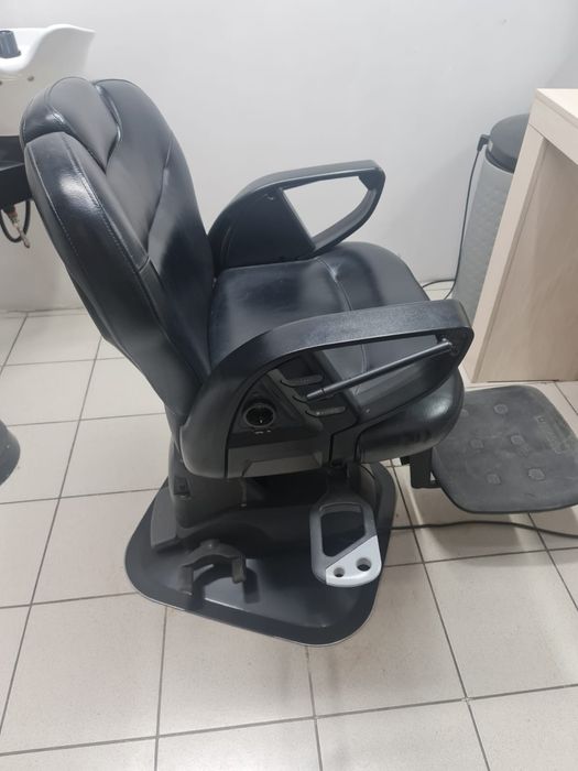 Продам парикмахерское кресло