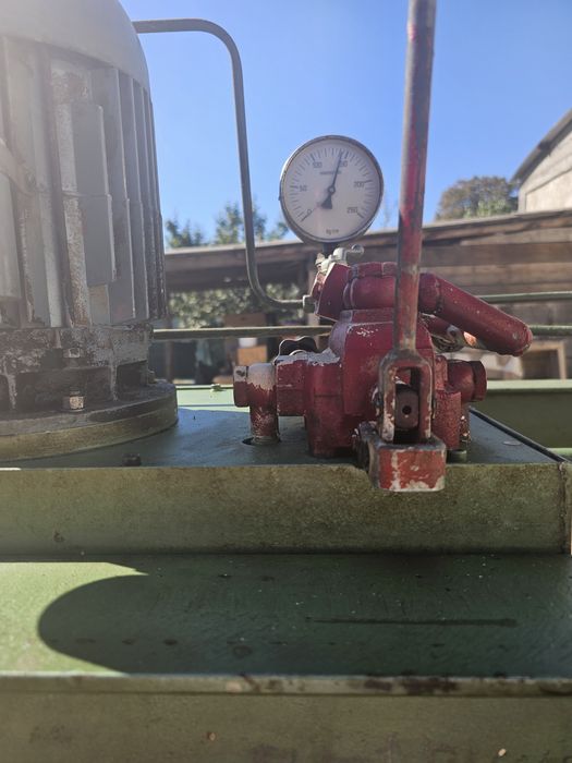 Presa tamplarie ,hidraulica la cald orma