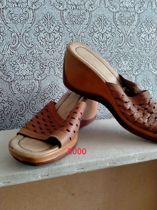 Продам  босоножки