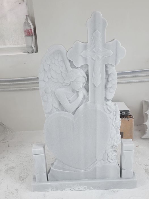 Monumente funerare