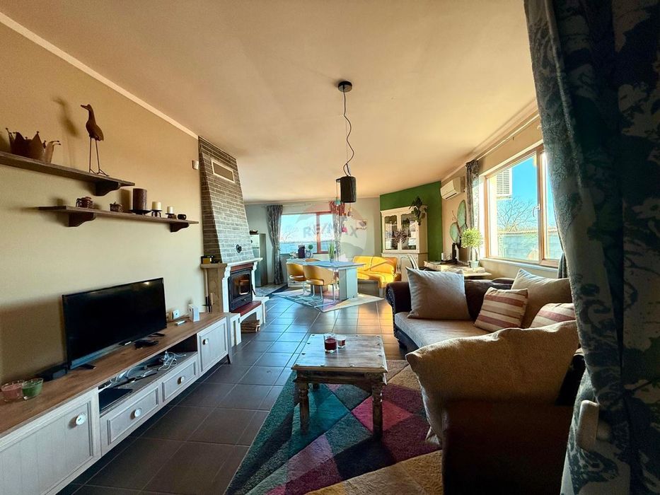 Самостоятелна къща с три спални, двор и камина за продажба, Балчик, Я