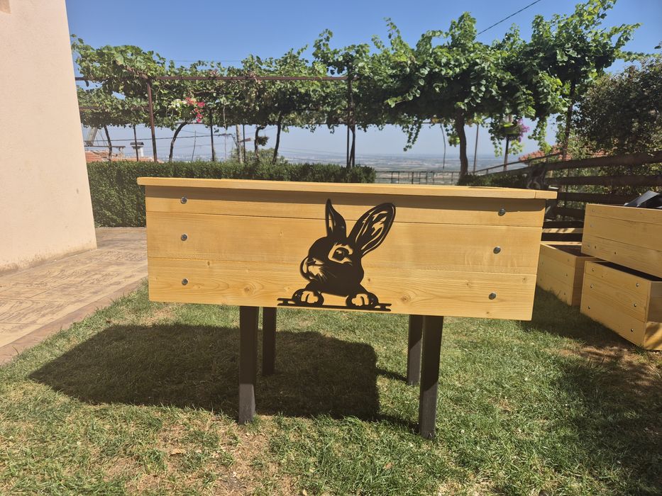 Дървени кашпи и саксии