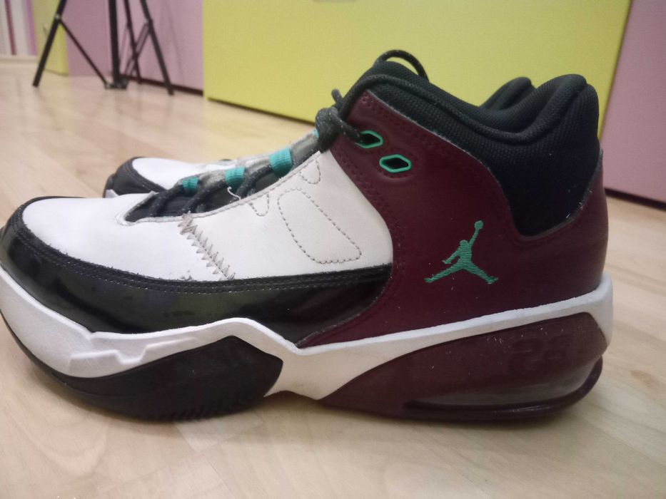 Jordan Max Aura 3-women