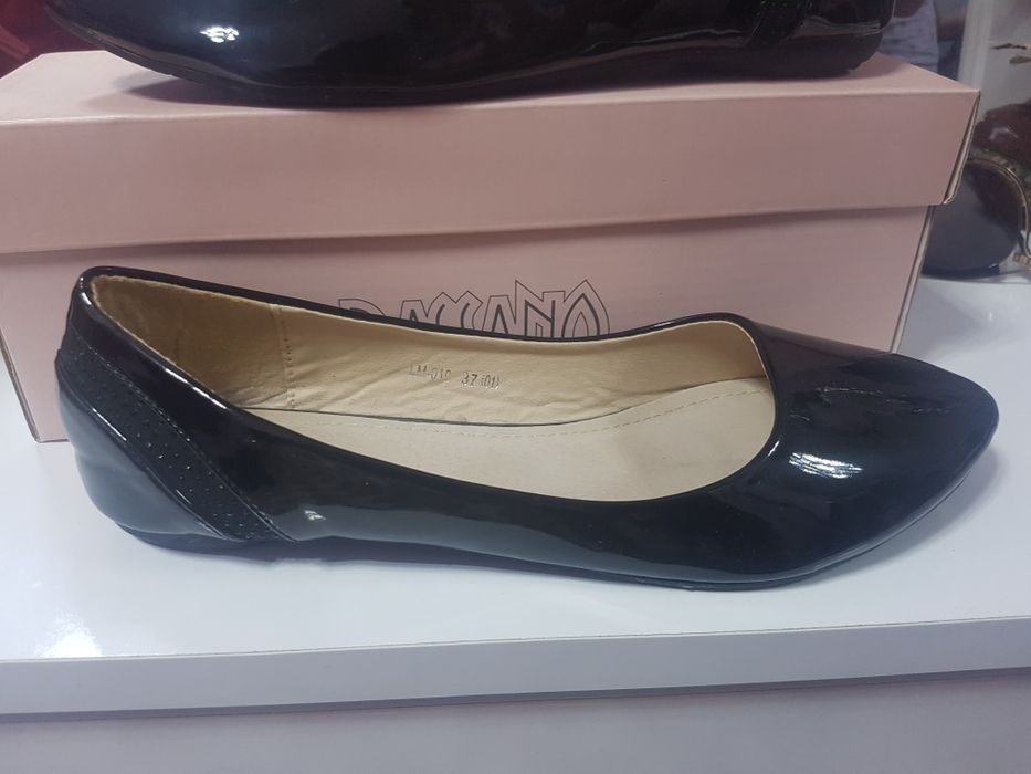 Balerini negri lac Mei Mei