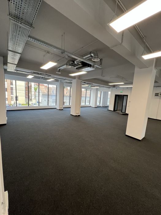 Spatiu de Birouri/Clinica/Comercial nou in centru.
