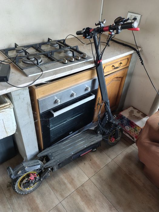 Vând trotineta electrica ezotron 2000w