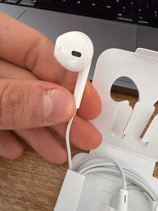 Căști Apple EarPods cu mufă Lightning – nefolosite