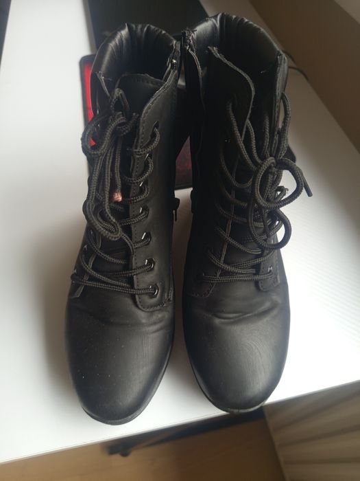 Дамски черни боти