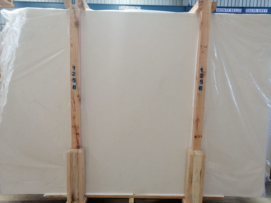 Травертин белый полированный