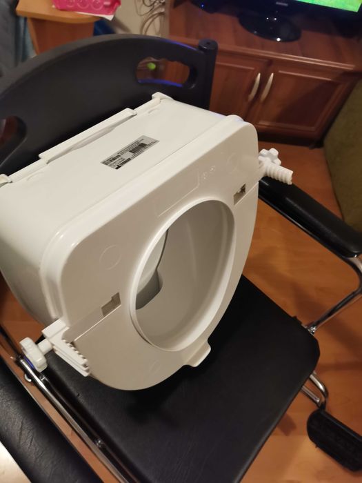 Санитарен стол за тоалетна и баня. Проходилка. Надстройка за тоалетна.