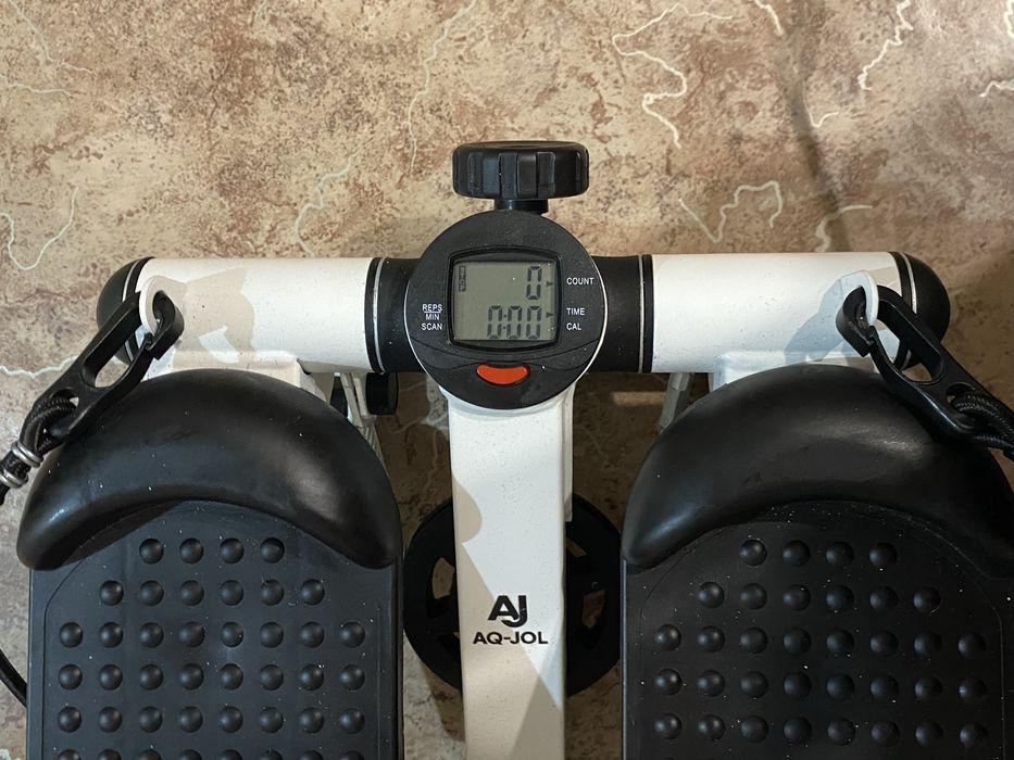 Степпер для тренировок + эспандеры