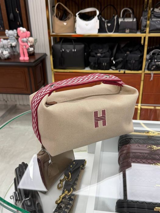 Чанти всякакъв бранд, размер и цветове