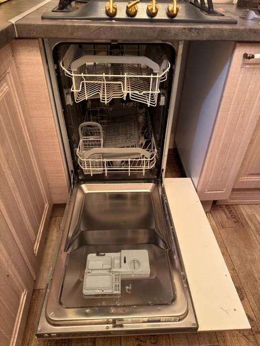 Vand mașină spălat vase Ariston  LST 216 A