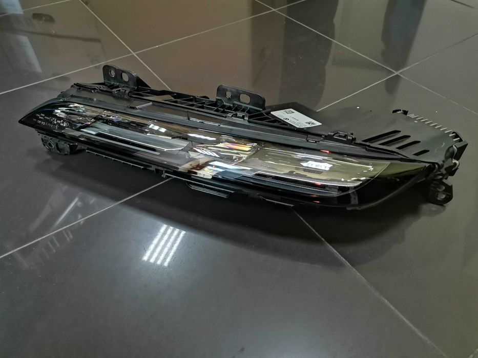 Ляв Горен Фар BMW G70 i7 Crystal Swarovski Кристал Сваровски 9879935