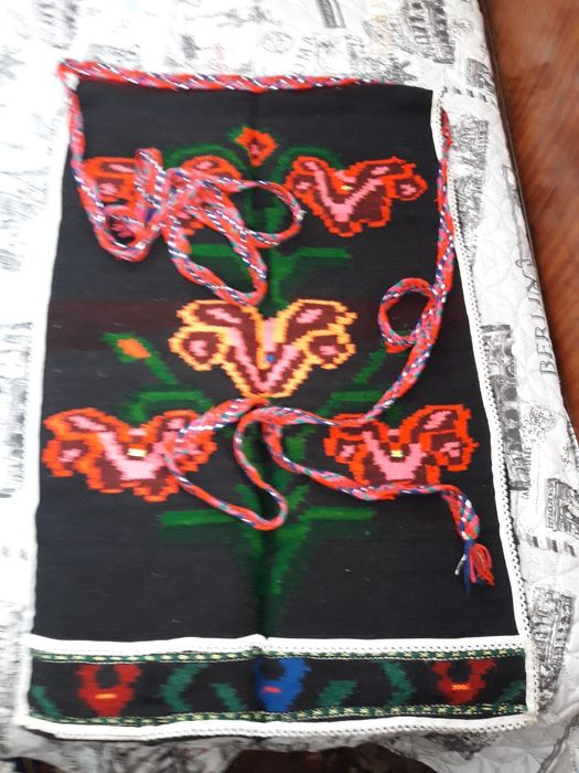 Ръчно тъкана престилка