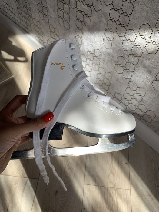 Срочно продам коньки