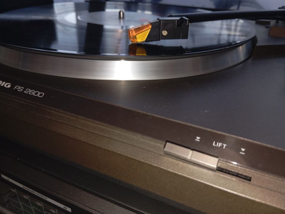 Комплект Grundig грамофон PS 2600 Усилвател VE750,тонколони UMS 12