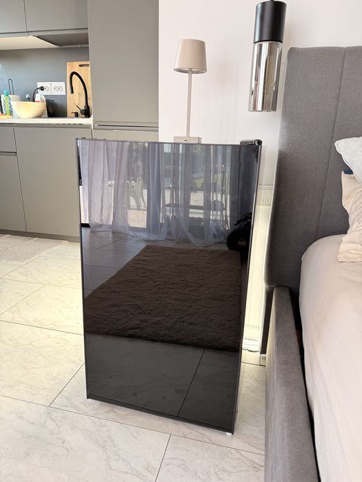 Frigider cu o usa STARCREST SF-91GLS-BKE Clasa E, Capacitate 91L, Iluminare interioara, H 83 cm, Sticla Neagra