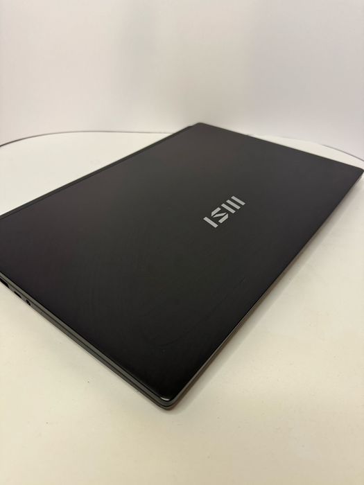 Продавам лаптоп MSI Modern 15 B7M