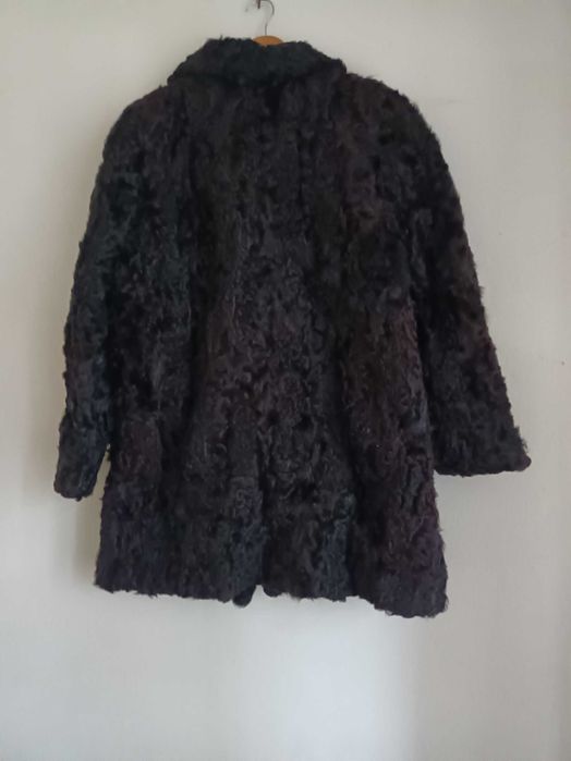 Haină din blană naturală (astrahan)