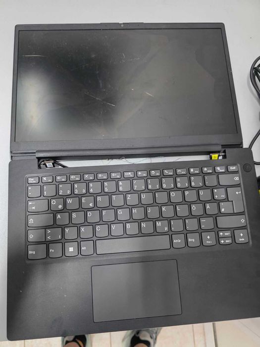 Лаптоп Lenovo V14 G4 AMN с AMD Ryzen 3 7320U